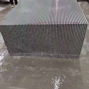 延安芝麻白毛板荒料切割