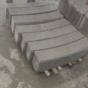 延安芝麻白弧形路牙石