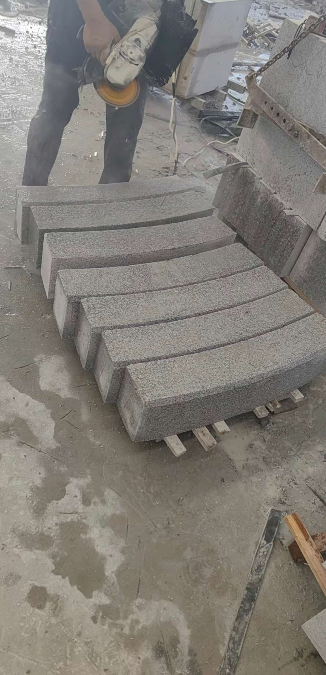 延安芝麻白弧形路牙石