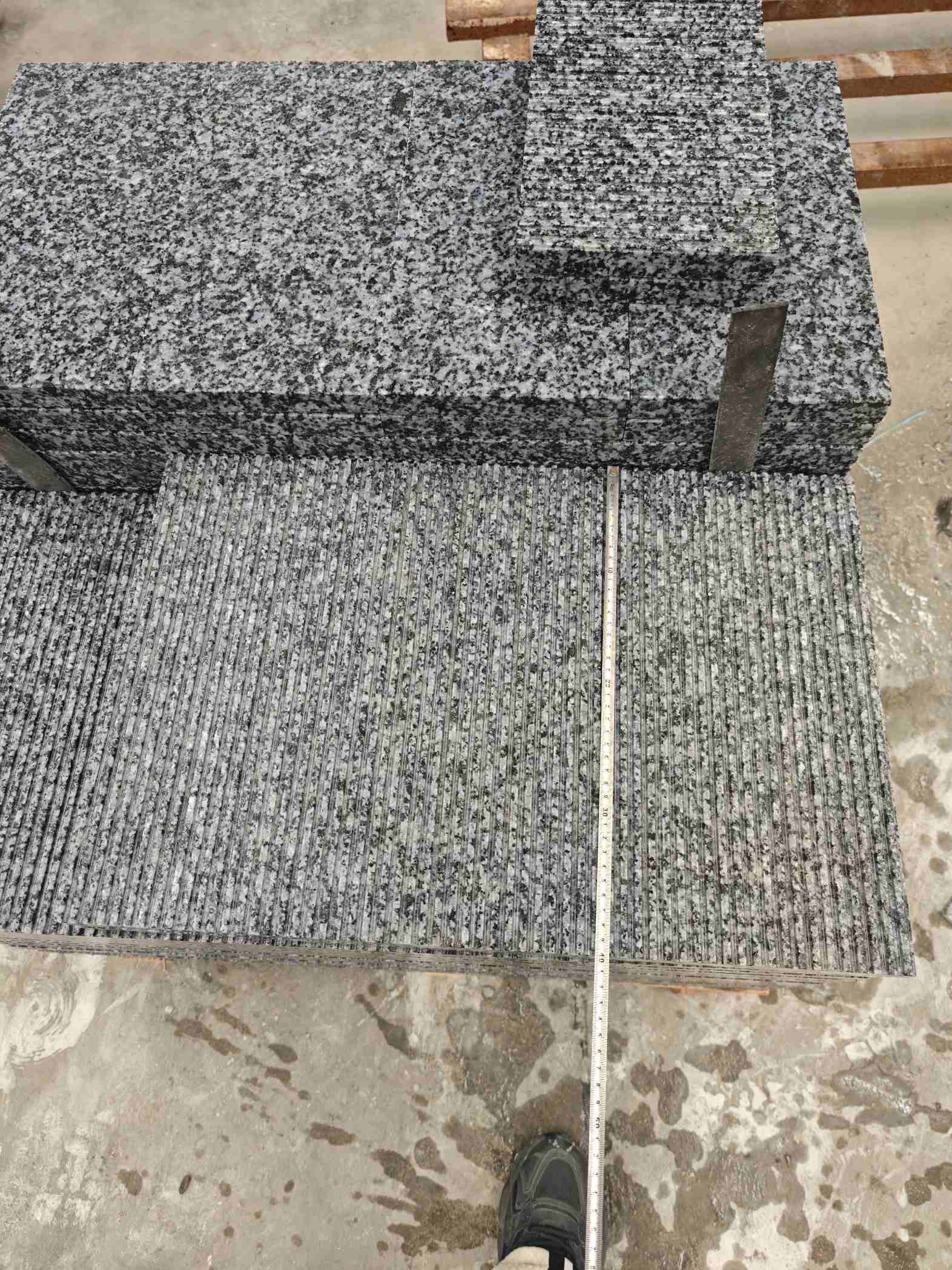 延安芝麻黑拉丝面